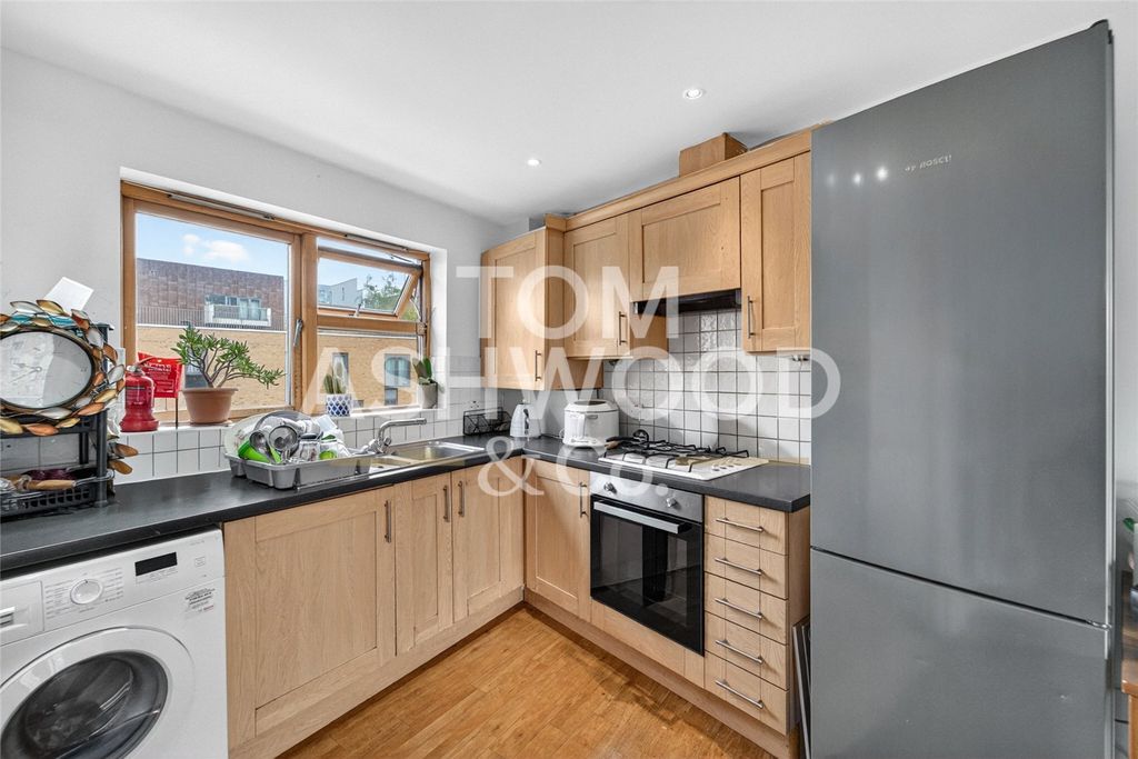 Property photo 2 of 11 Picture No. 28