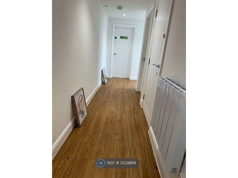 Property photo 3 of 14 Hallway