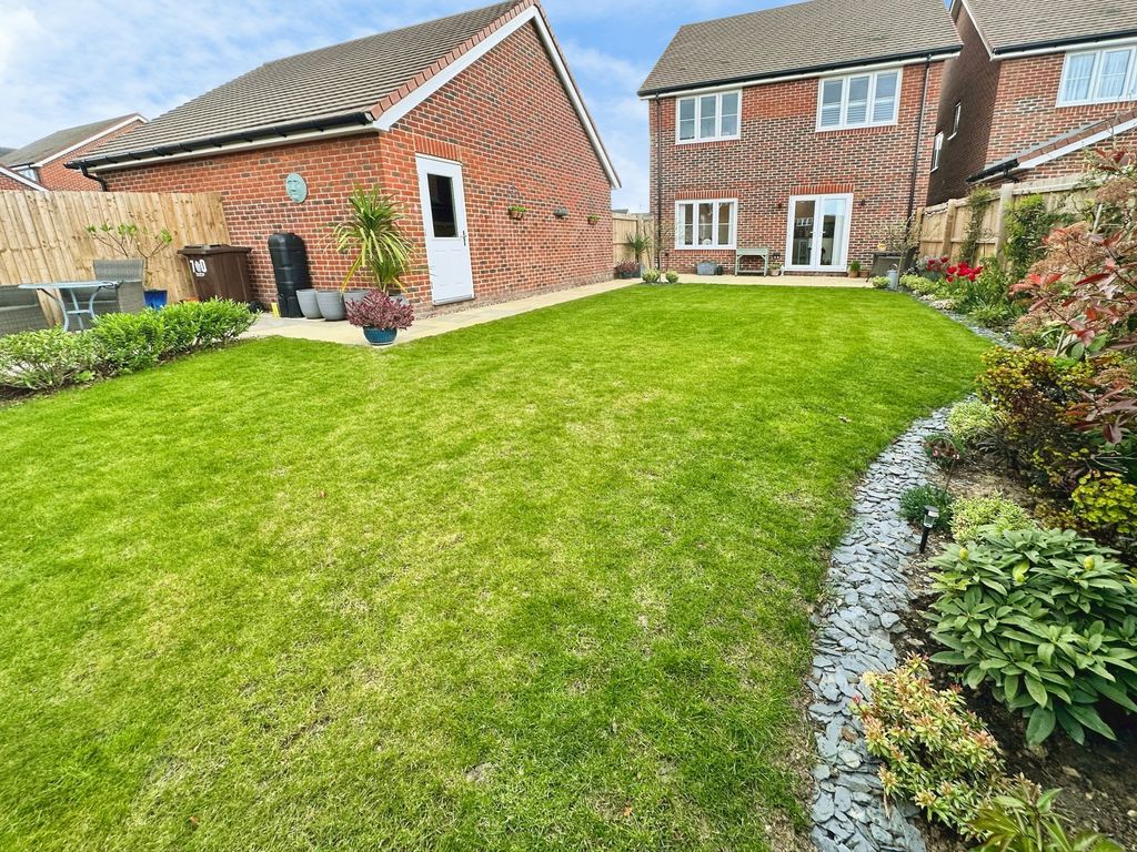 Property photo 2 of 28 Cinderpath Way