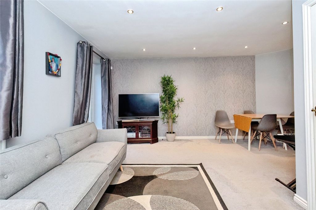 Property photo 2 of 19 Picture No. 30