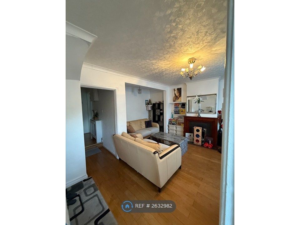 Property photo 2 of 25