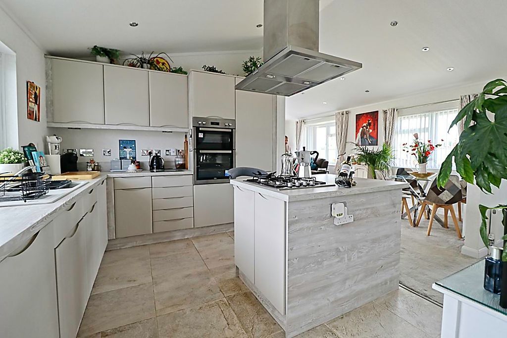 Property photo 2 of 28 Kitchen