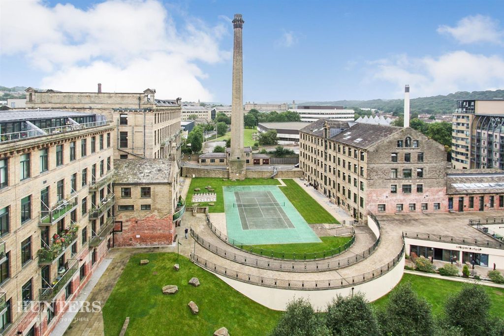 Property photo 1 of 10 External Northern Lights.Jpg