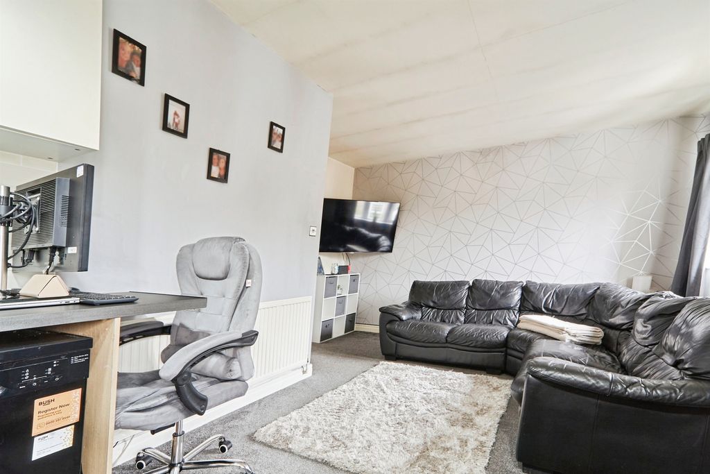Additional image 8 of 2 bed flat for saleHollings Street, Bingley BD16