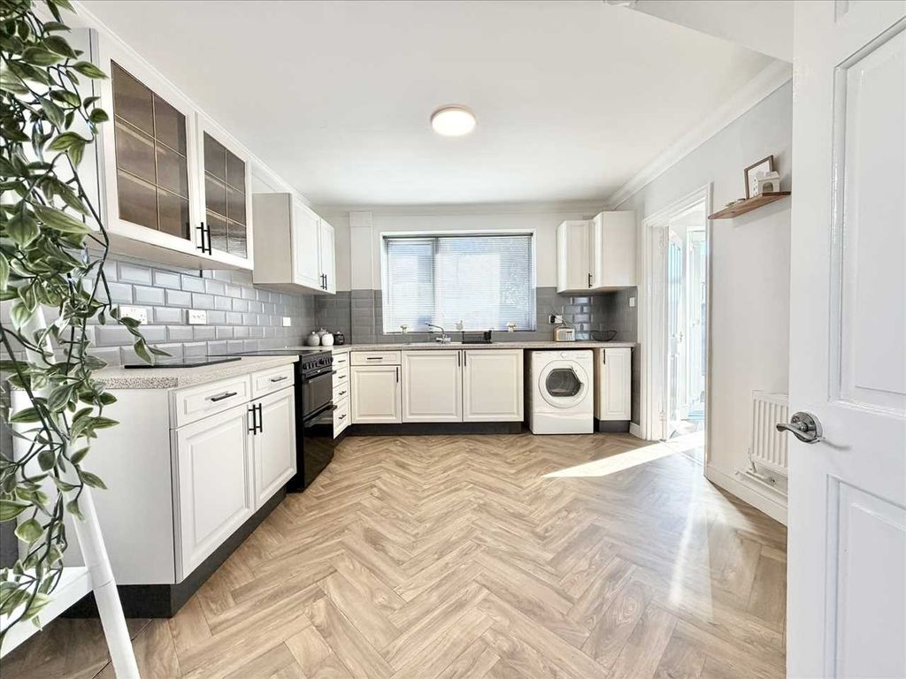 Property photo 2 of 26 Kitchen Diner