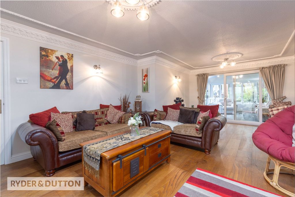 Property photo 3 of 31 Living Room