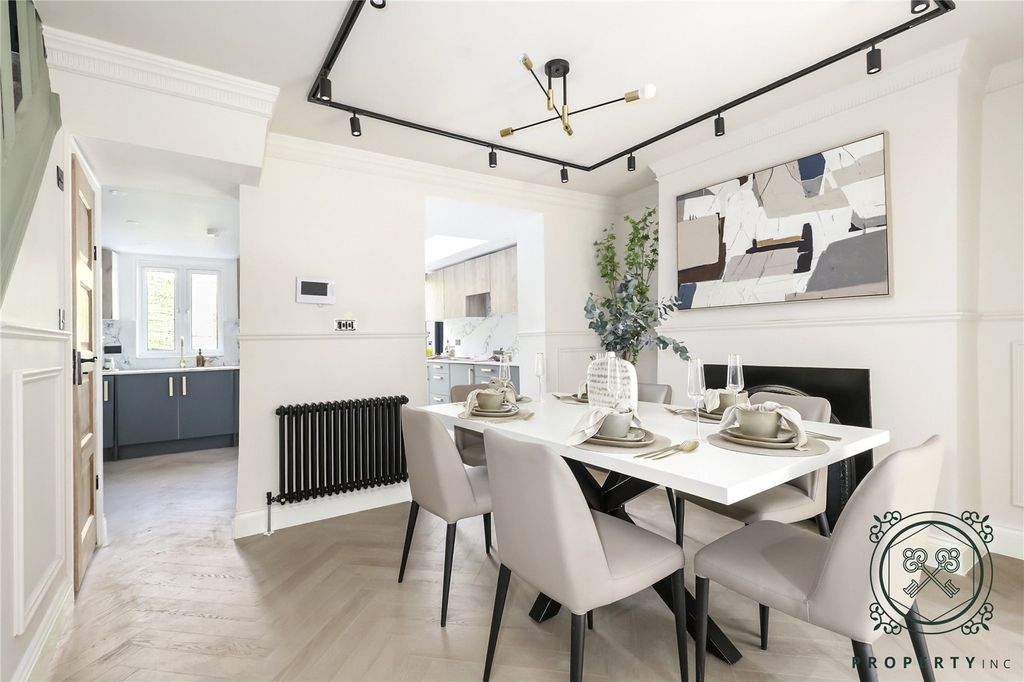 Property photo 3 of 19 Dining Room