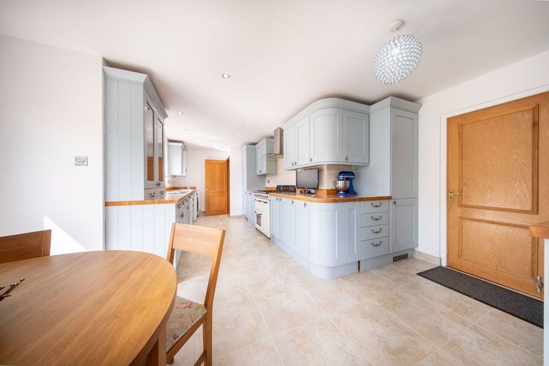 Property photo 2 of 19 Kitchen/Breakfast Room