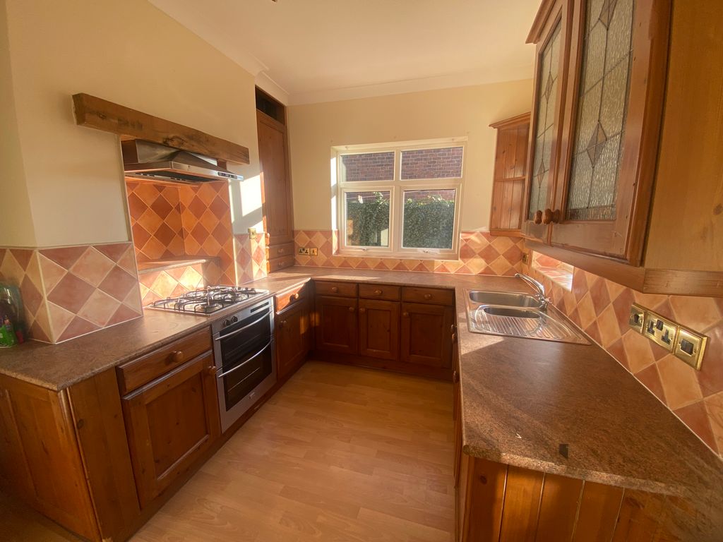 Property photo 3 of 8 Kitchen