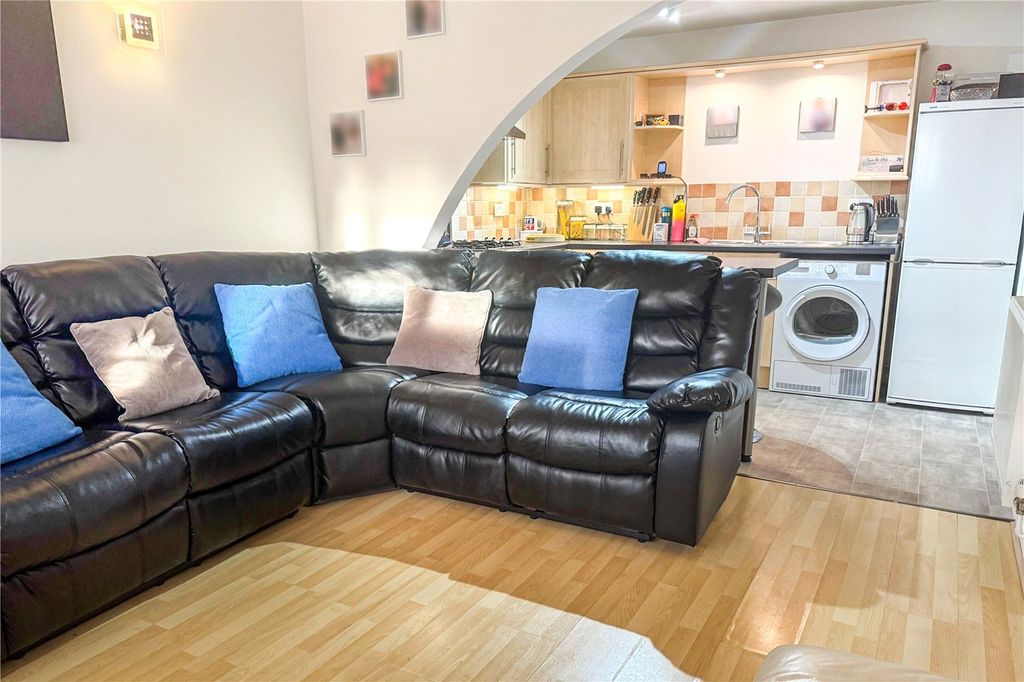 Property photo 3 of 11 Picture No. 12