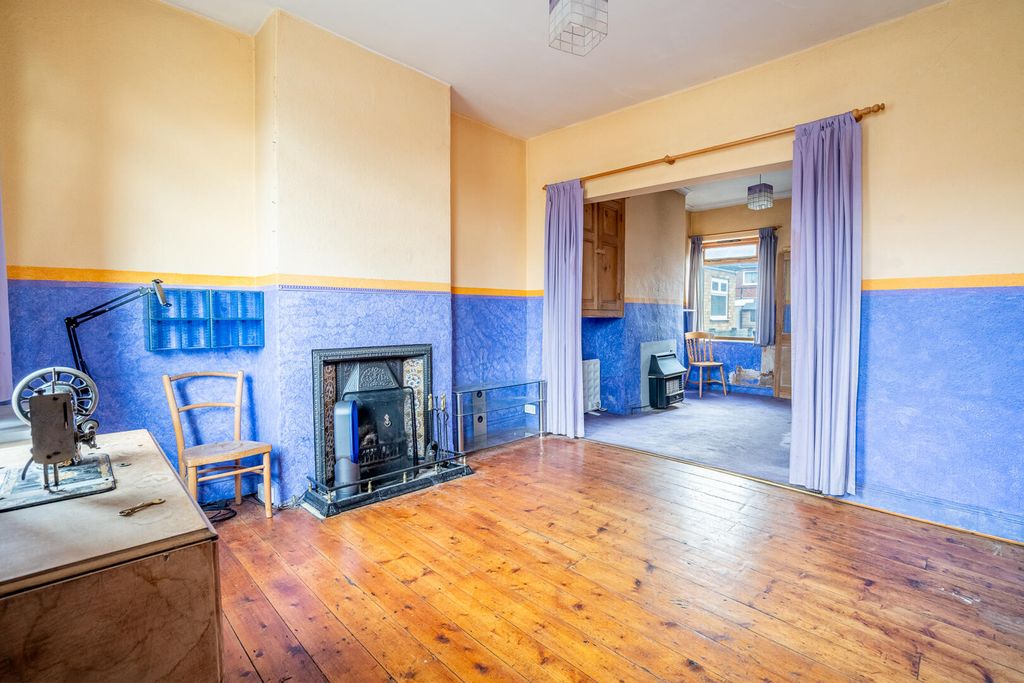 Property photo 2 of 10 Living Room