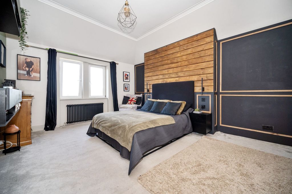 Property photo 3 of 48