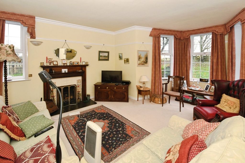 Property photo 2 of 31