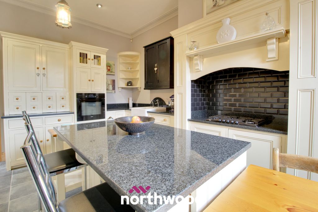 Property photo 3 of 68