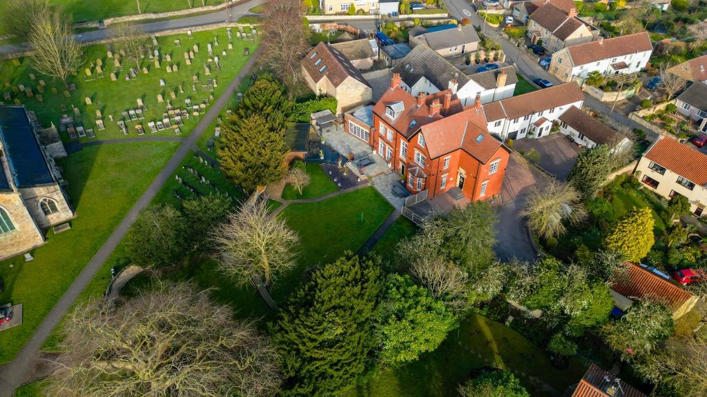 Property photo 1 of 39 Wadworth House 4.Jpg