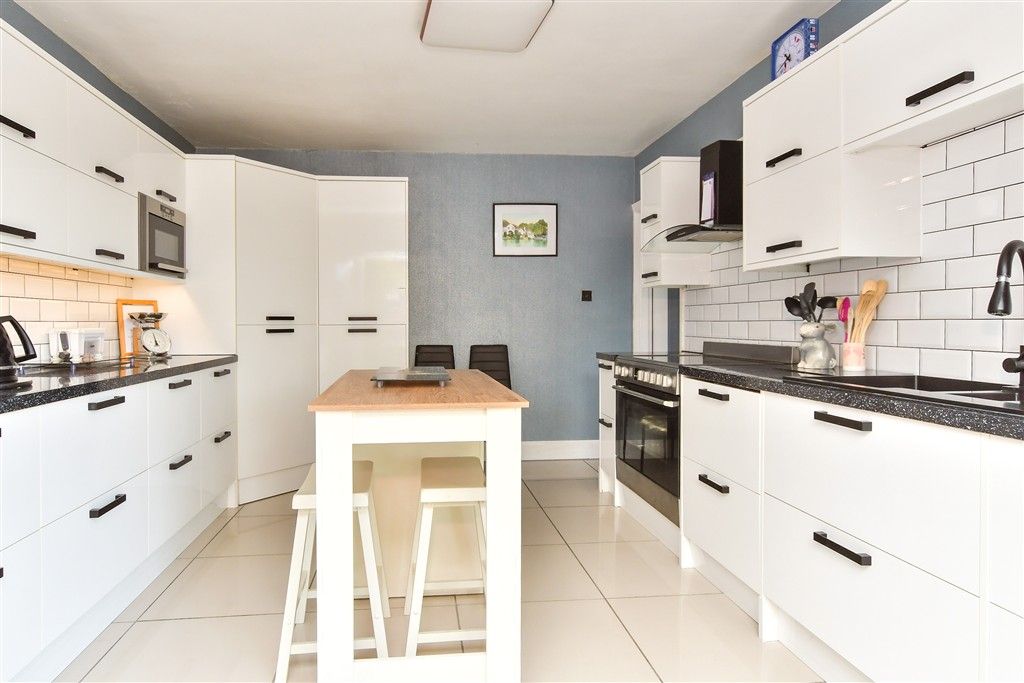 Property photo 3 of 14 Kitchen