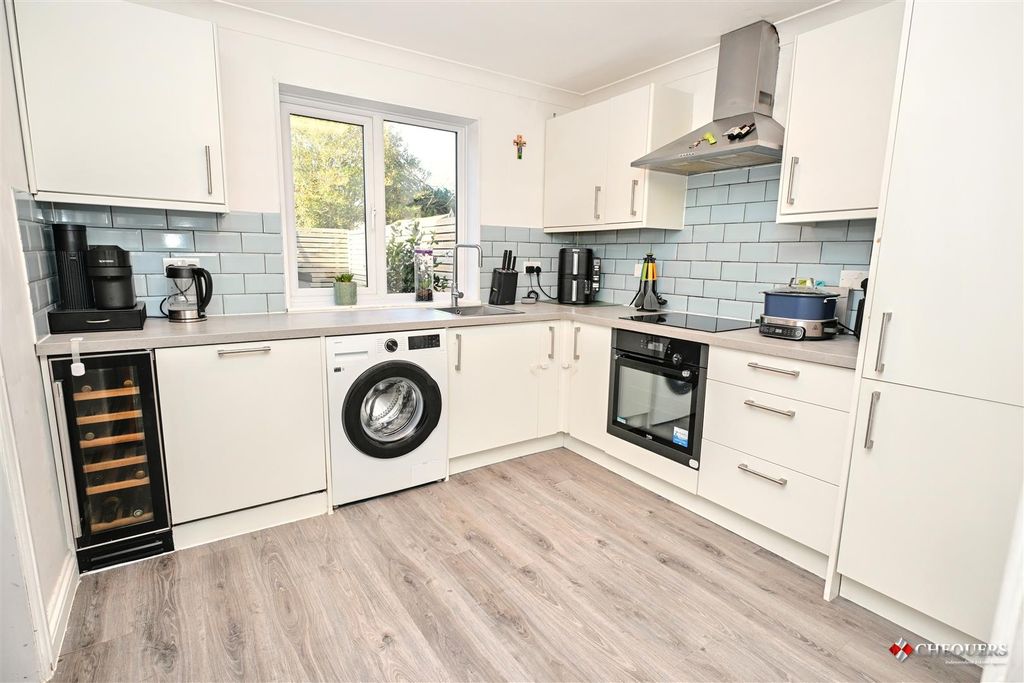 Property photo 2 of 19 Re-Fitted Kitchen