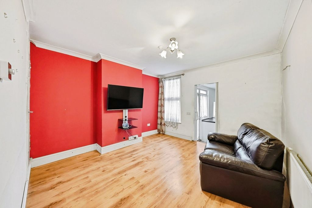 Property photo 2 of 17 Pbox-Img.Jpg