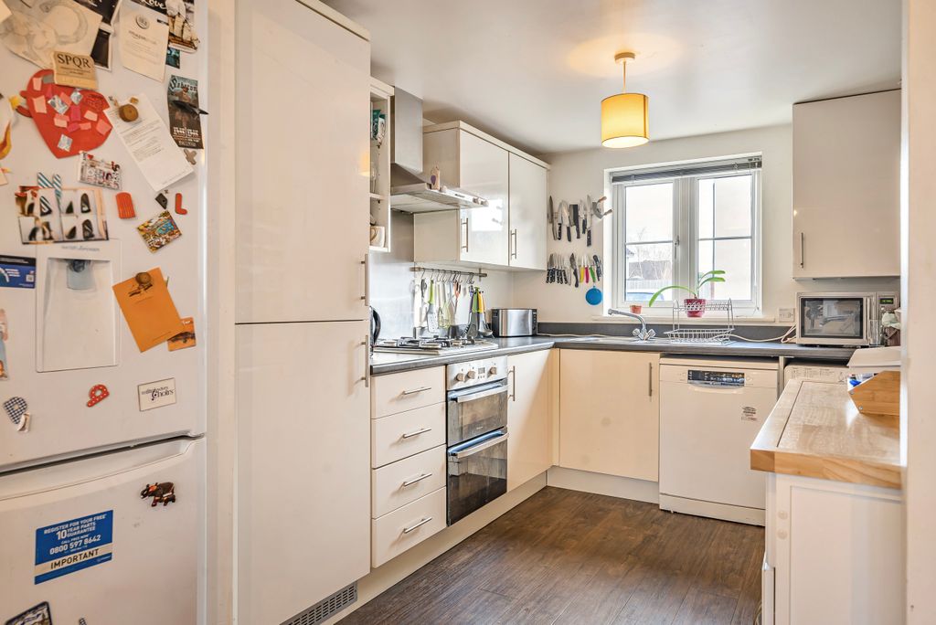Property photo 3 of 24 Kitchen