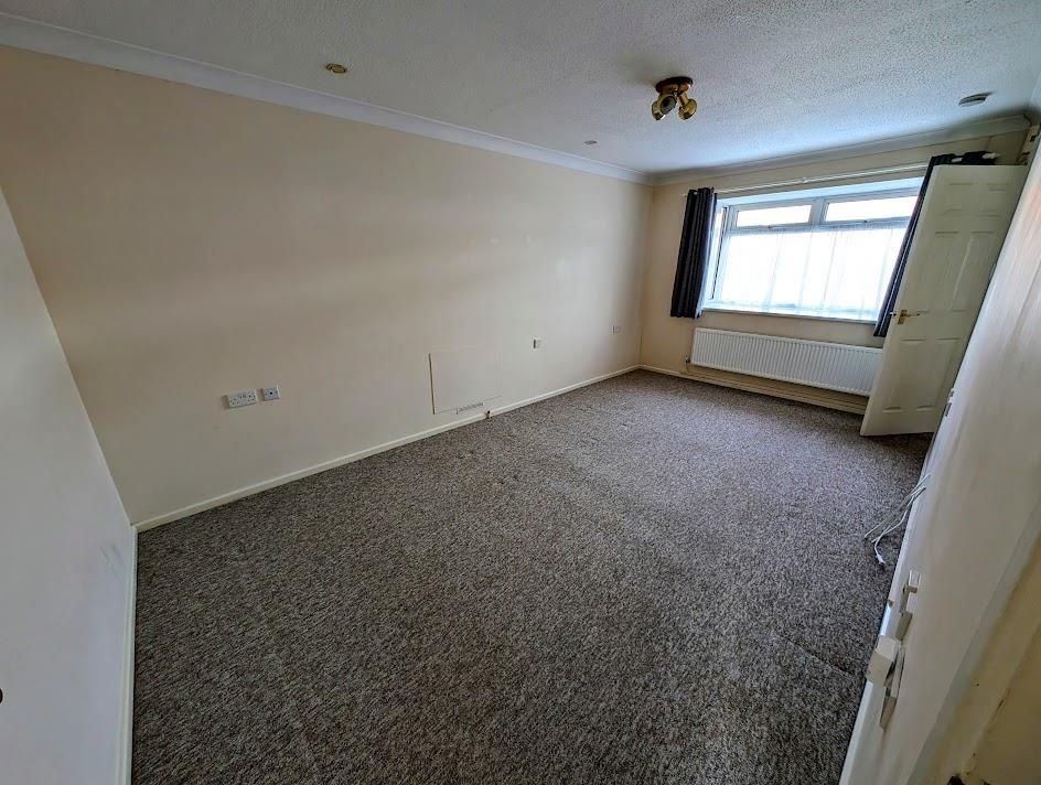 Property photo 3 of 18 Lounge Main.Jpg