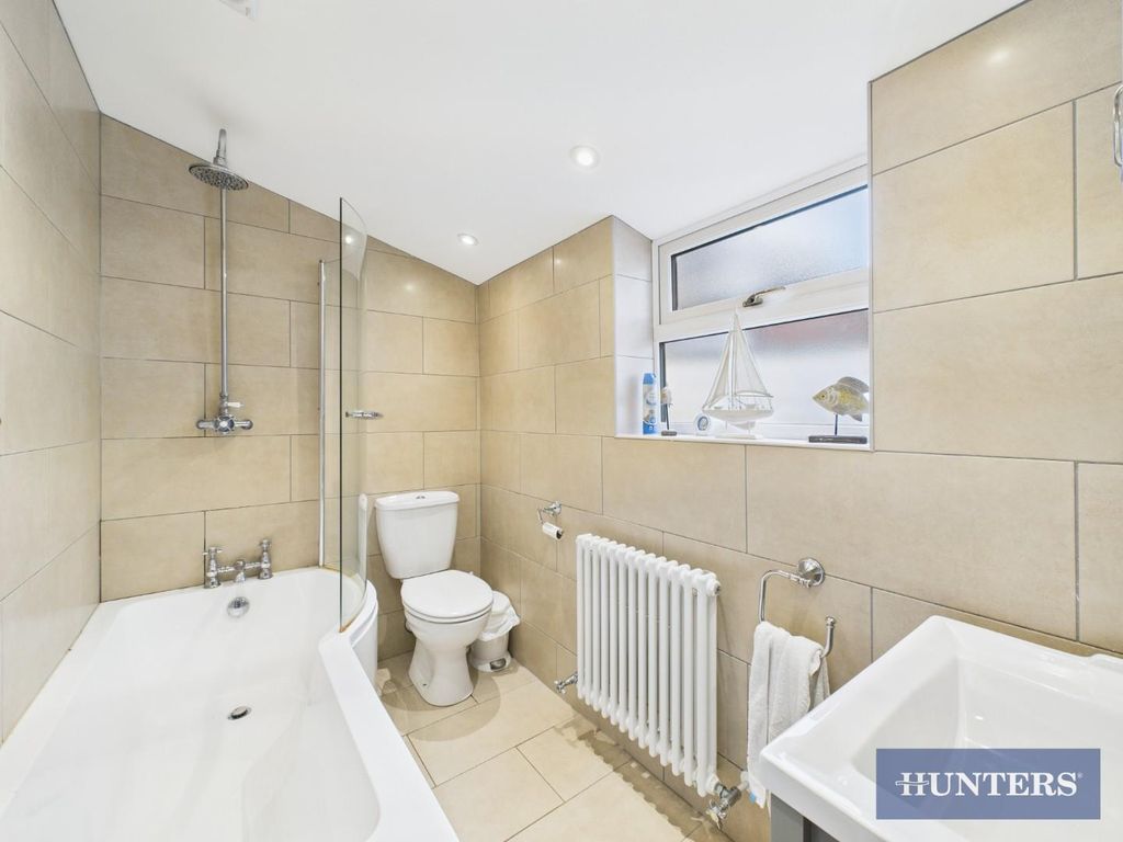 Property photo 2 of 16 Bathroom