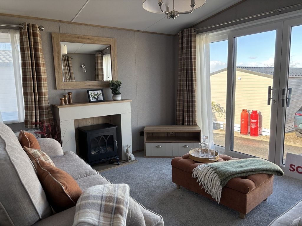 Property photo 1 of 7 78 Lounge Smithy