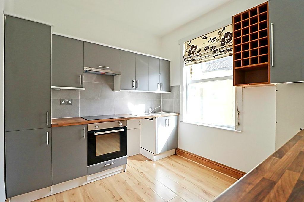 Property photo 3 of 11 Kichen