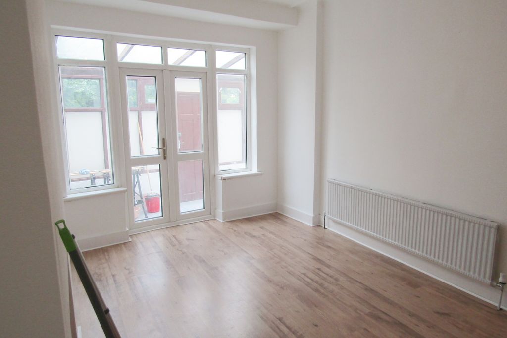 Property photo 2 of 17 Living Room