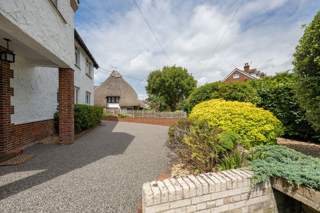 Property photo 2 of 34