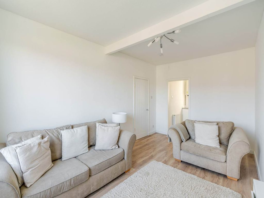 Property photo 3 of 19 Interiors-5