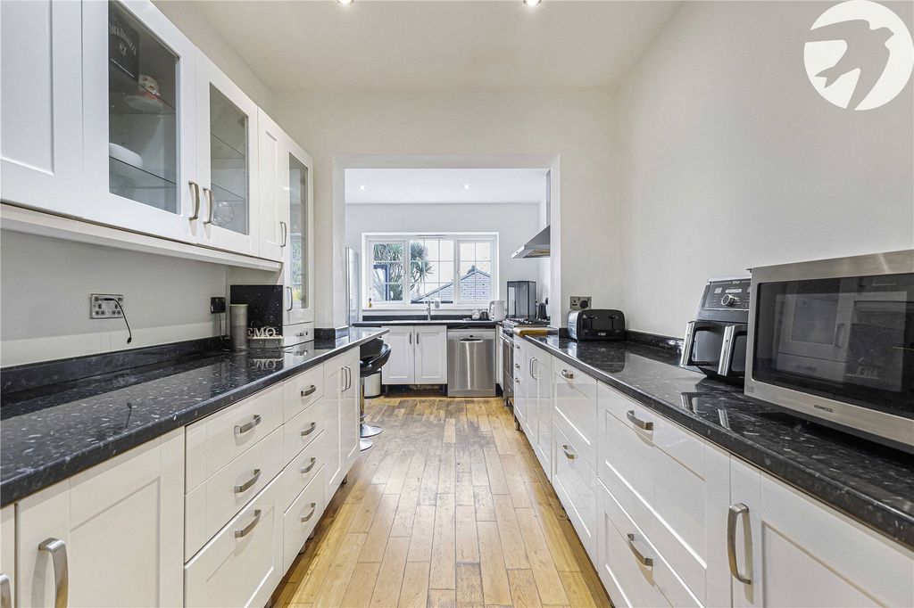 Property photo 3 of 21 Picture No. 12