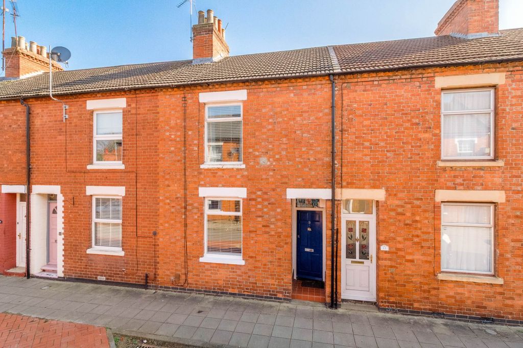 Property photo 1 of 18