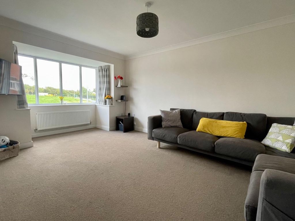 Property photo 2 of 9 Bdec9Af0-697E-4D89-A3F3-0832Ed144044.Jpeg