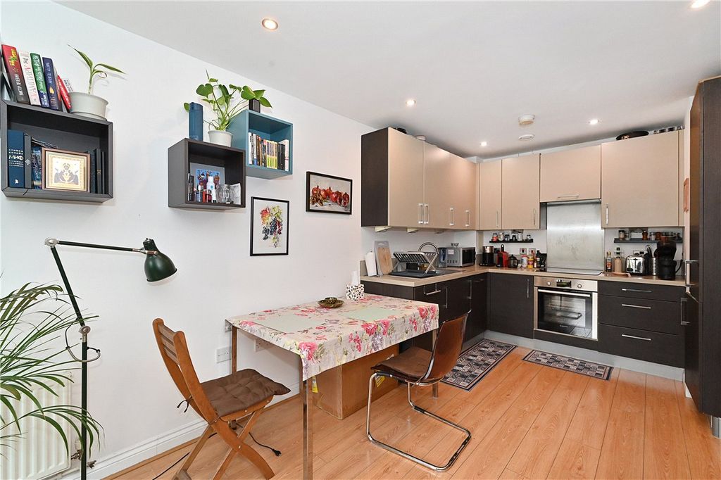 Property photo 3 of 9 Kitchen
