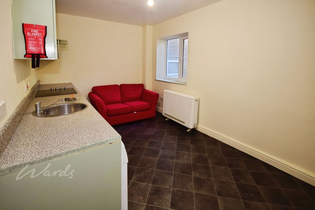Property photo 3 of 7 Samuel Lounge