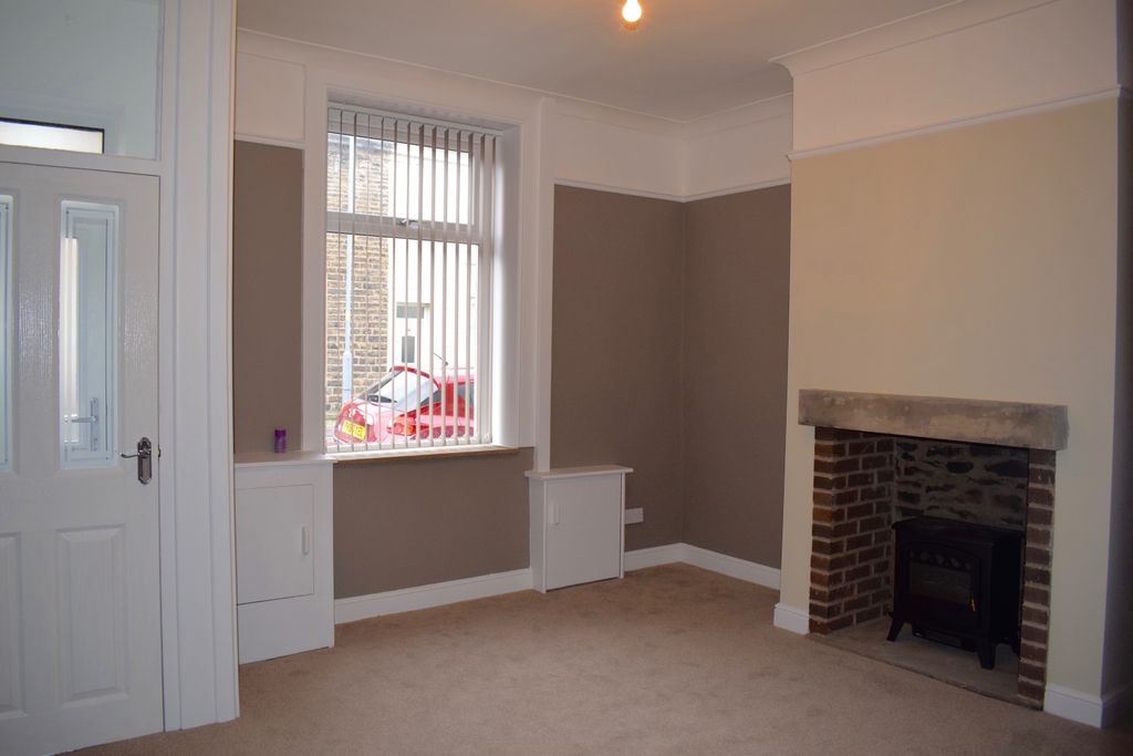 Property photo 2 of 19 Lounge Im1