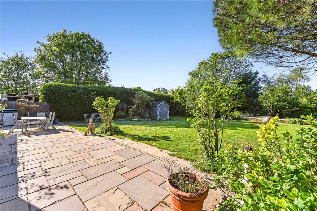 Property photo 3 of 18 Garden