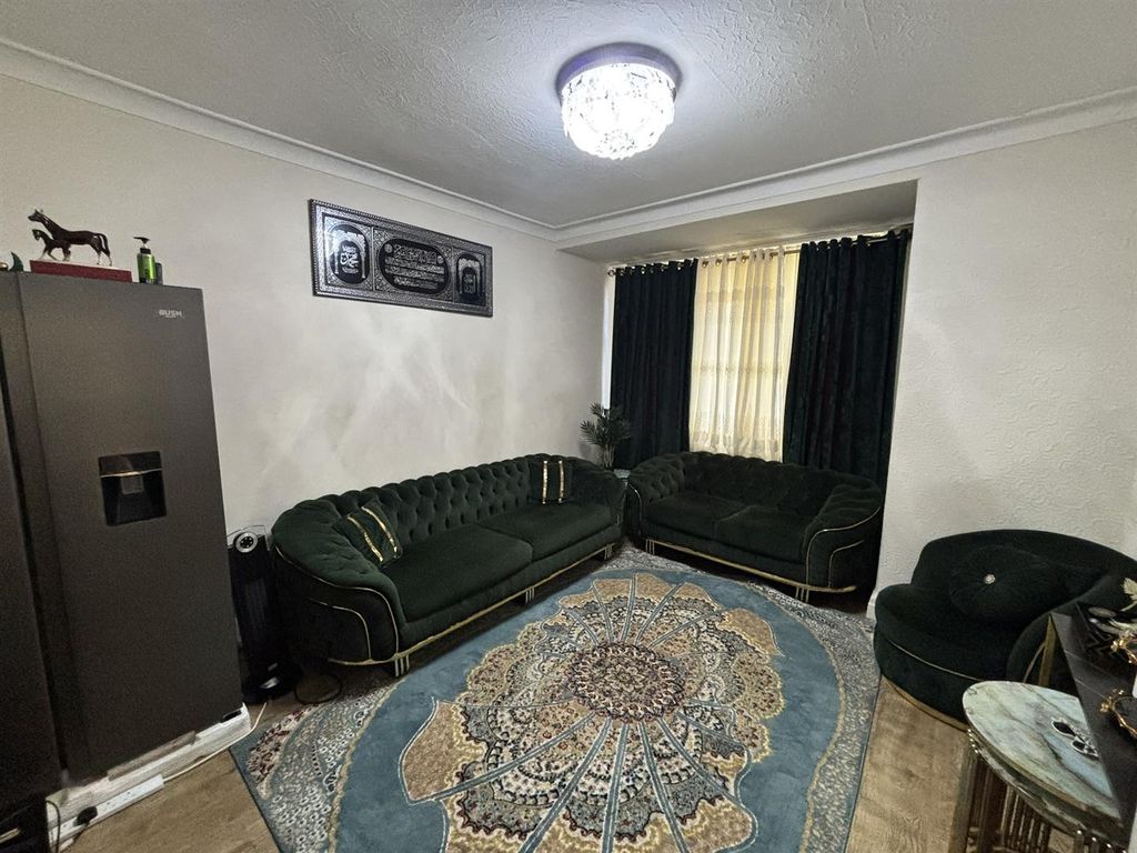 Property photo 3 of 18 Rear Reception