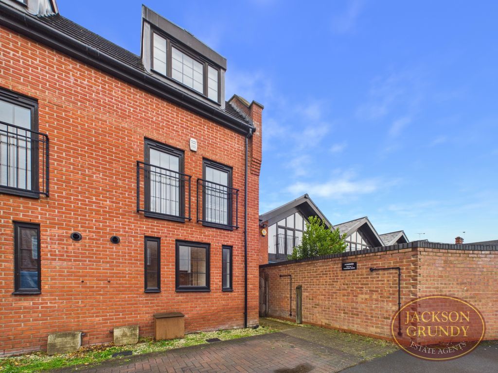 Property photo 1 of 14 Thenford Mews