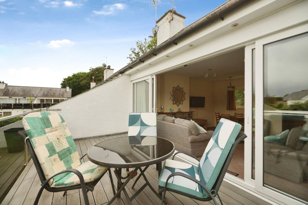 Property photo 3 of 15 Pbox-Img.Jpg