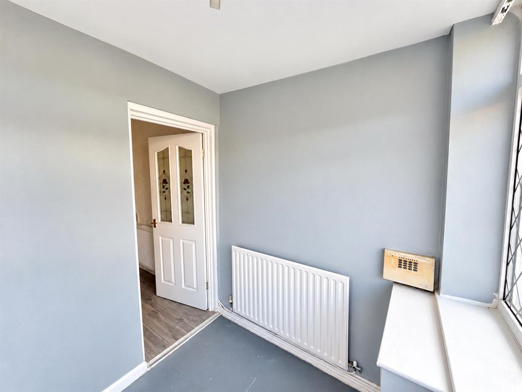 Property photo 3 of 17 Entrance Vestibule