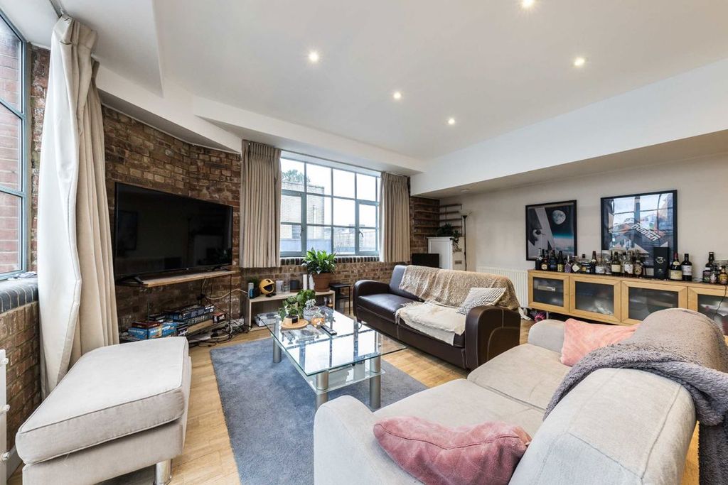 Property photo 2 of 6