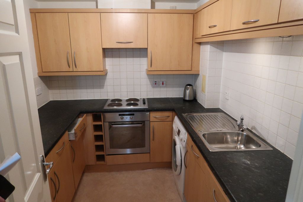 Property photo 3 of 6 Kitchen