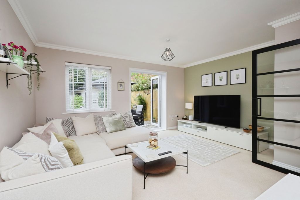 Property photo 2 of 12 Pbox-Img.Jpg