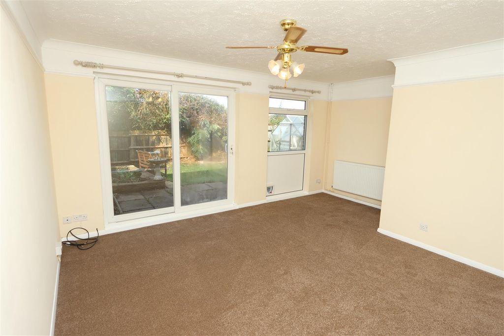 Property photo 2 of 14 Living Room