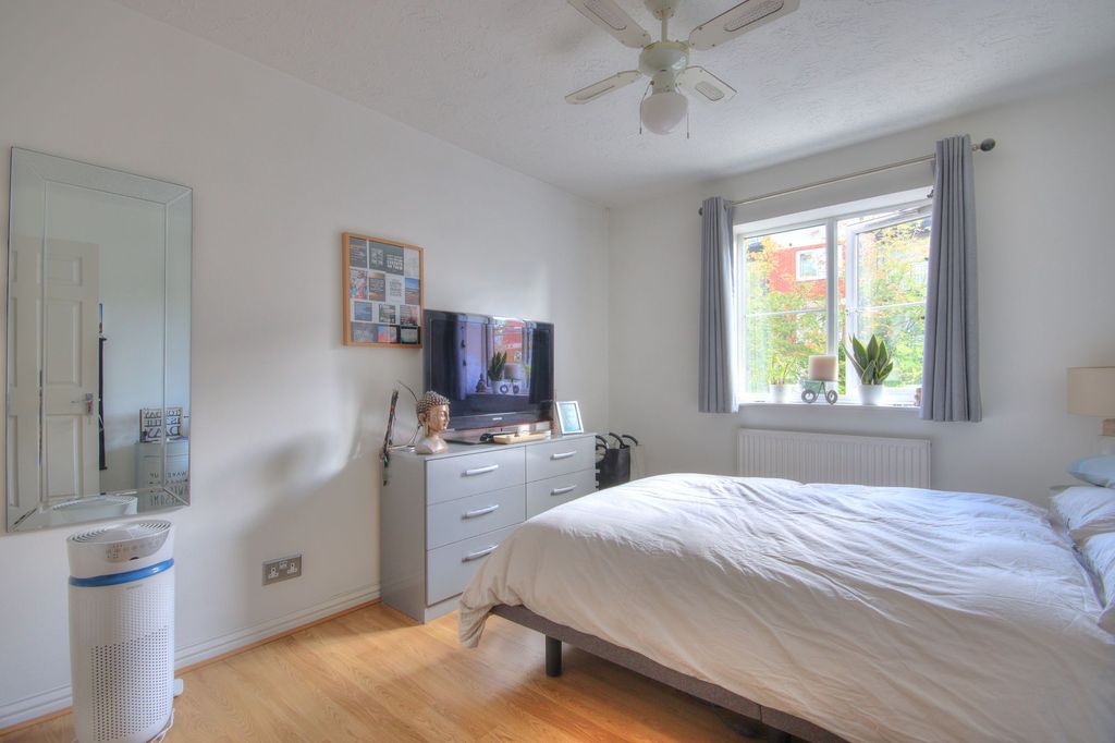 Property photo 3 of 12 Bedroom 1