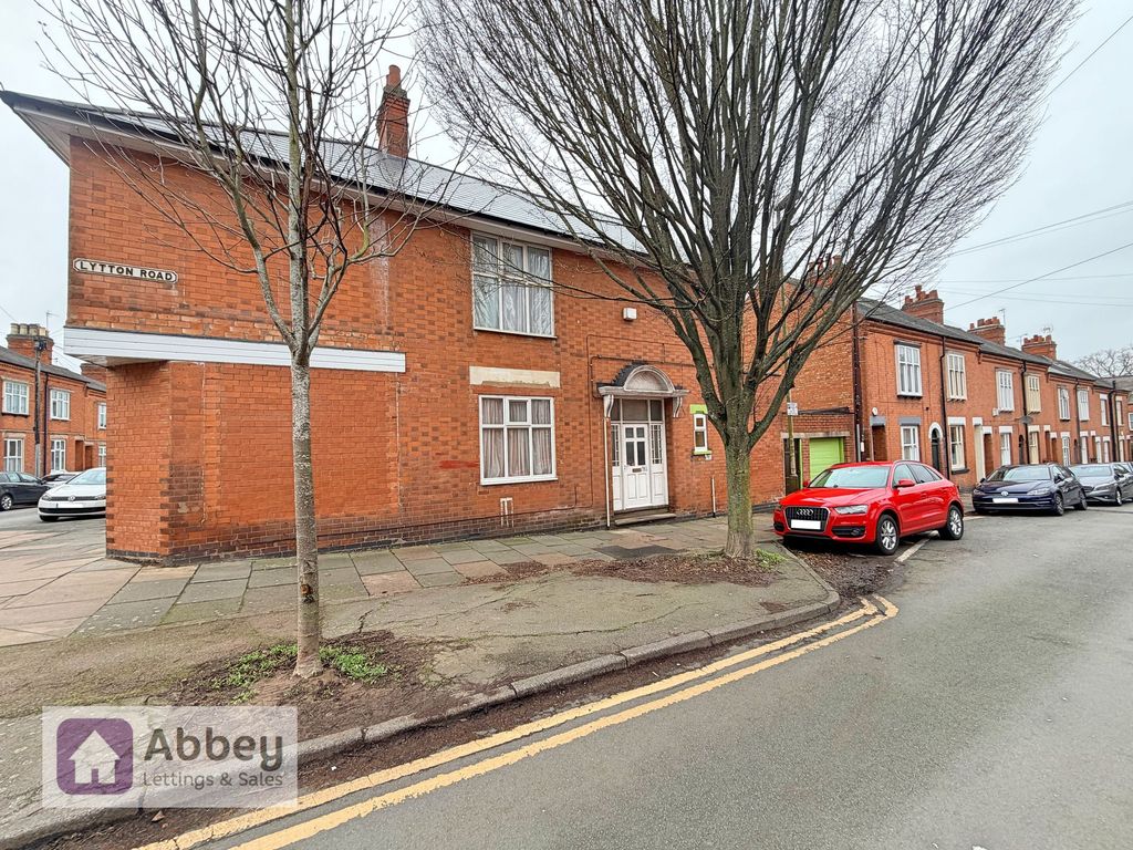 Property photo 2 of 10 Front Of Building