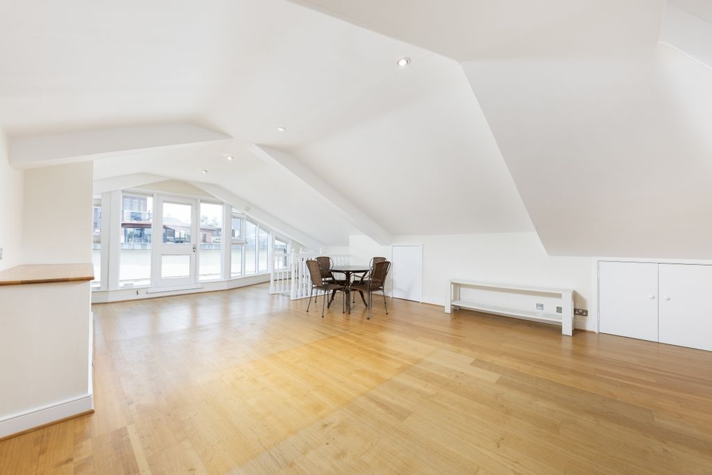 Property photo 1 of 11 Eagle Wharf F51 -...
