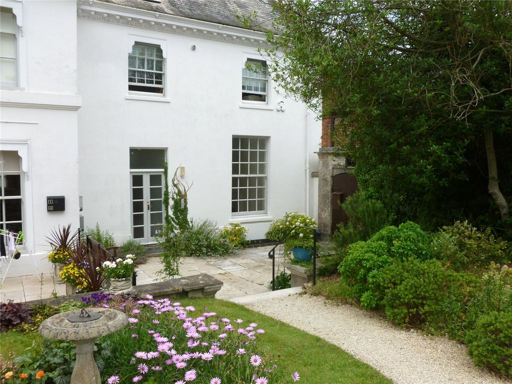 Property photo 1 of 2 Front