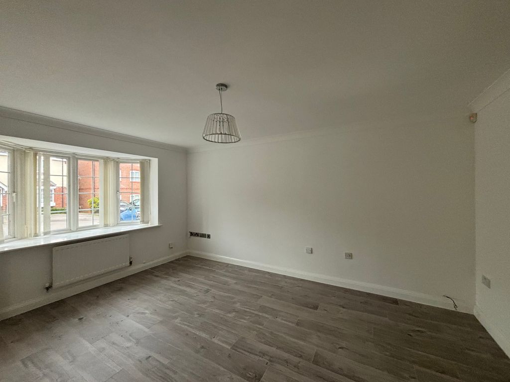Property photo 2 of 11 Living Room